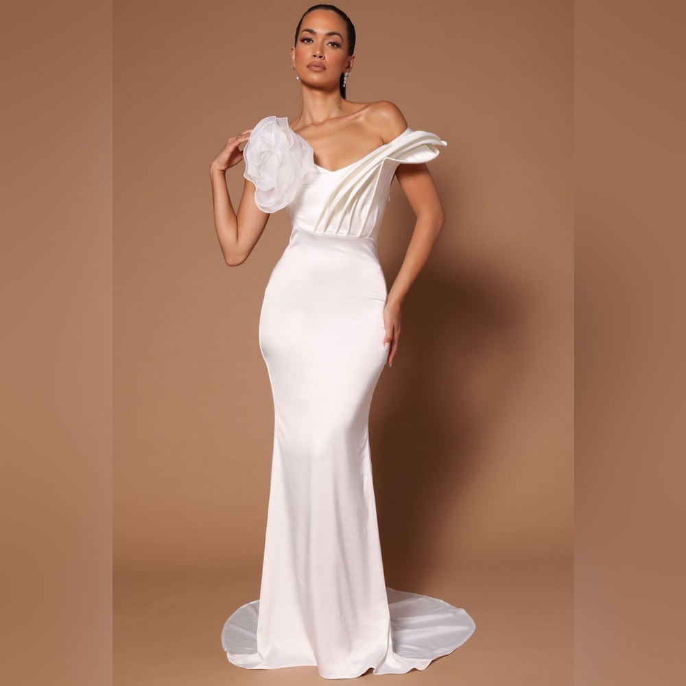 FashionNova Mali Maxi Gown Modern Wedding Dress L